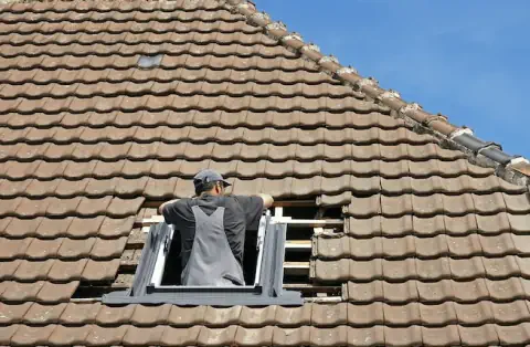 Pose de velux à Villeneuve la Comtesse